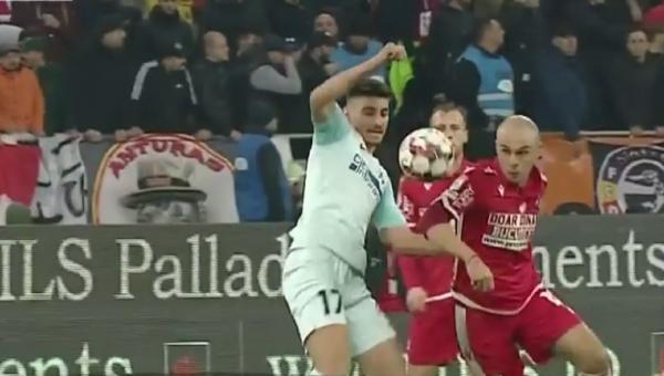 Scene șocante la meciul dintre Dinamo şi FCSB. Fotbalistul Slavko Perovic, grav rănit în timpul partidei