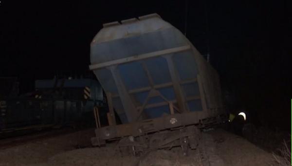Tren sărit de pe șine, cale ferată blocată pe ruta Bucureşti-Craiova