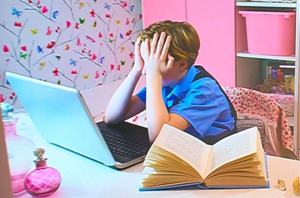 Cel puţin şapte copii sunt abuzaţi zilnic, în mediul online, în România