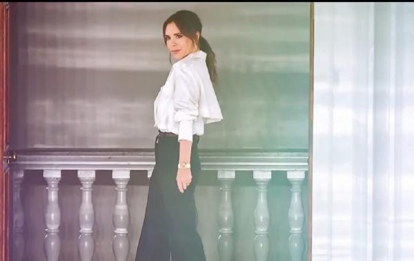 Victoria Beckham şi-a prezentat noua colecţie la Săptămâna Modei de la Londra