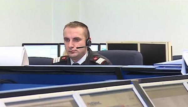 Familie salvată de explozie, printr-un telefon la 112. Dispecerul a cerut insistent ca oamenii să iasă din casă