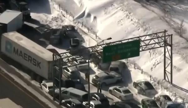 Doi morţi şi 70 de răniţi, după un carambol cu 200 de maşini produs în Canada (Video)