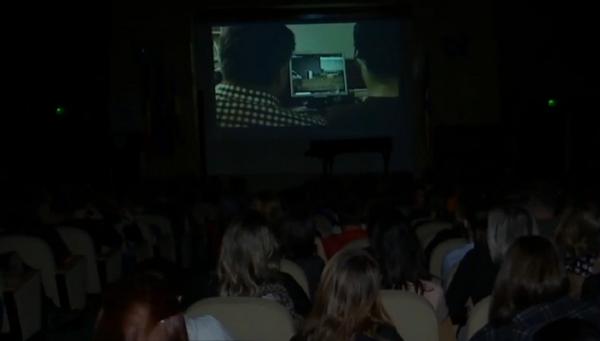Colectiv, filmul infernului, prezentat la Timişoara. Printre spectatori s-au aflat şi supravieţuitori ai tragediei