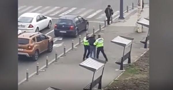 Şapte poliţişti s-au luptat să încătuşeze un pieton în Constanţa