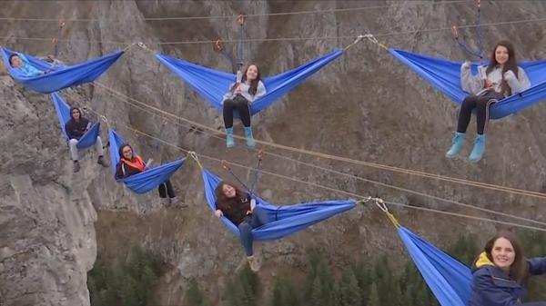 Hamace la înălțime, între stâncile din Gorj, o experiență unică