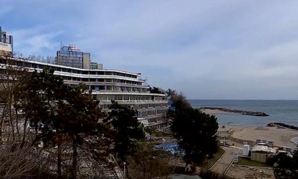 Turiştii, aşteptaţi pe litoral cu hoteluri de lux şi vedere la ruine
