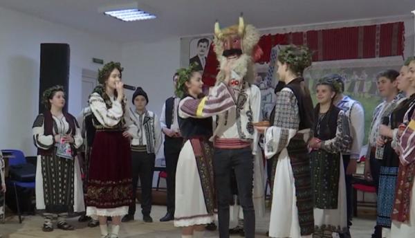 Tradiții străvechi de Dragobete. Ce înseamnă "zburătăcitul fetelor"