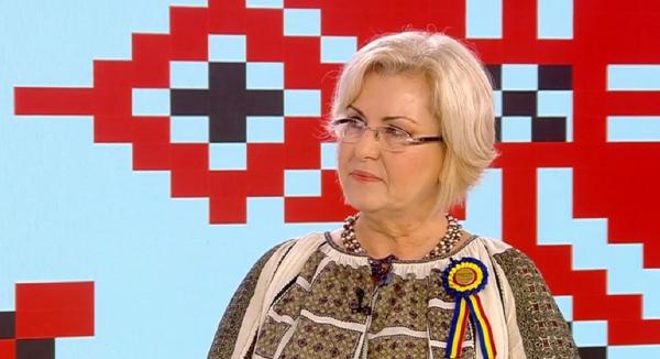 Ia tradițională, accesoriul femeii de succes