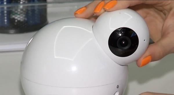 Pericolul din camera copilului. Monitoarele pentru bebeluși îți pot aduce hoții în casă