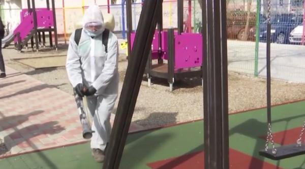 Coronavirus în România. Autorităţile locale au început dezinfectarea parcurilor şi locurilor de joacă