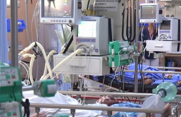 Aproape jumătate din paturile de terapie intensivă din România nu au echipamentele necesare