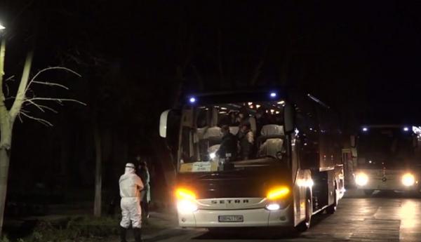 Peste o sută de muncitori români au fost repatriați din Italia