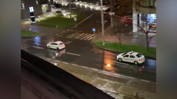 Patrulele poliției, mesaje de prevenție prin megafon în București: ”Rămâneți în casă”