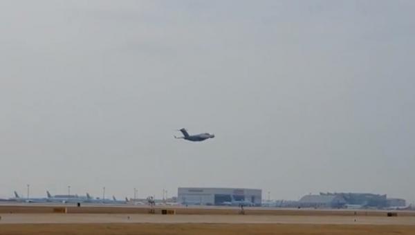 Un avion NATO plin cu echipamente medicale din Coreea de Sud aduce speranța în spitalele din România