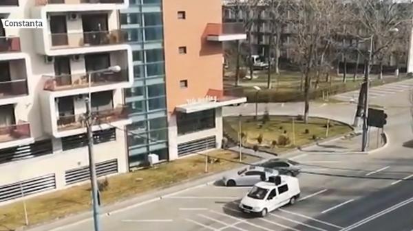 Cântece bisericeşti transmise din mașini cu megafoane, în Constanța
