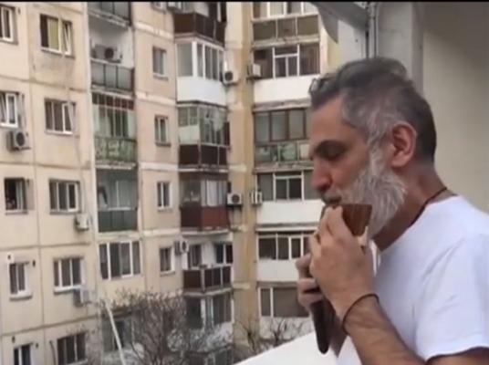 Damian Drăghici, concert pentru vecini direct din izolare (Video)