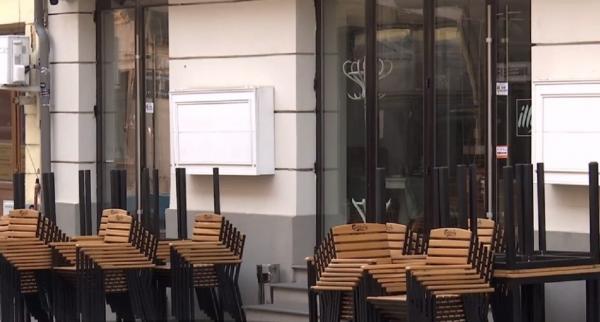 Micile afaceri, îngenunchiate de pandemia de coronavirus