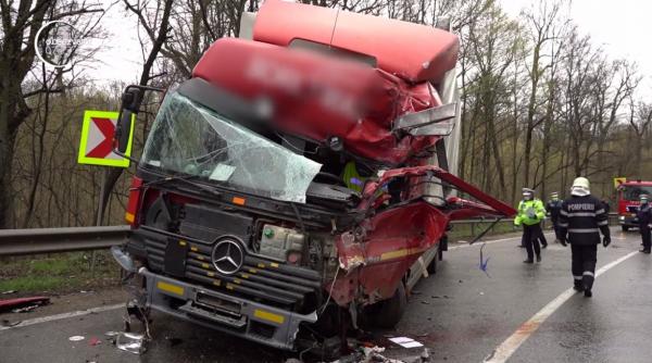 Şofer în stare gravă, după un accident violent între două TIR-uri, în Târgoviște