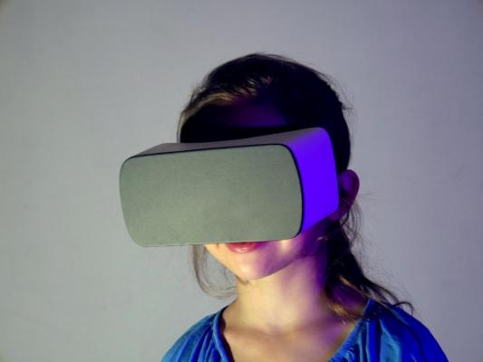 Izolarea îi ține pe copii mai mult în fața gadgeturilor. Ce recomandă specialiștii