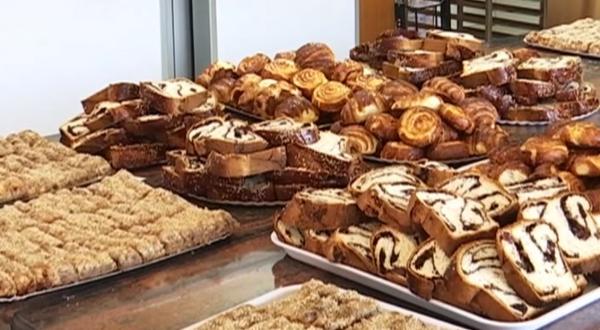 Câţiva gălăţeni le-au dus cafea, dulciuri şi mâncare medicilor și polițiștilor din prima linie