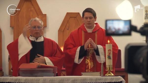 Catolicii au marcat Floriile cu slujbe transmise pe Internet