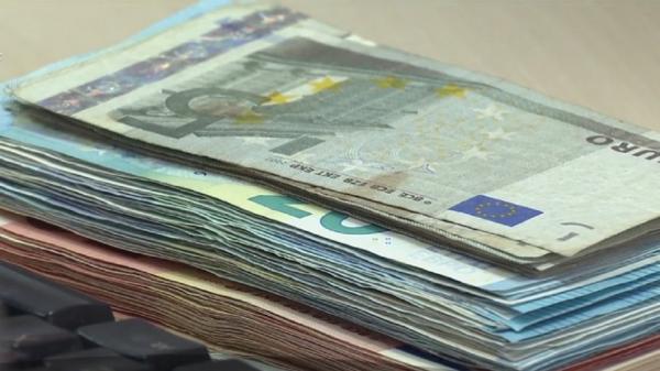 Românii care vor să îşi amâne ratele trebuie să demonstreze băncilor că veniturile le-au fost afectate