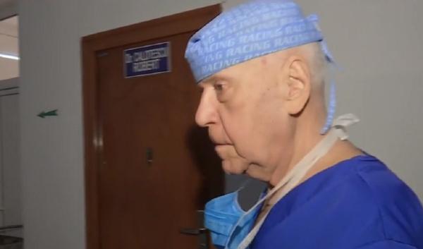 Un medic de la Spitalul Orăşenesc din Rovinari, salvator în prima linie la 80 de ani