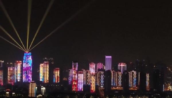 Atmosferă de Revelion în Wuhan, în prima zi de libertate după izolare