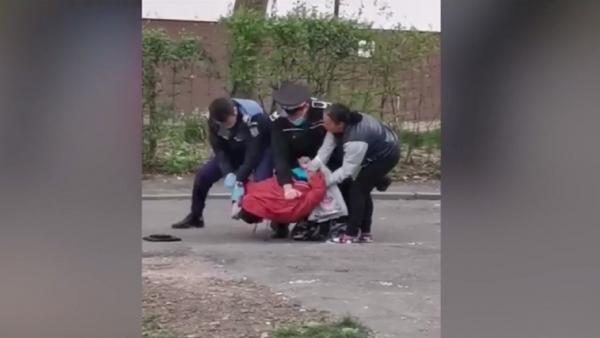 Un bărbat din Bacău a fost încătușat pentru declarație incompletă