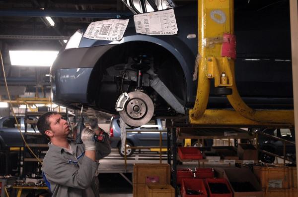 Uzinele Dacia vor produce ventilatoare mecanice pentru bolnavii de coronavirus