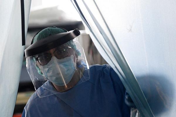 19 cadre medicale de la un spital din București s-au infectat cu noul coronavirus