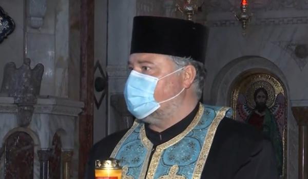 Lumina, adusă de preoți din casă în casă în noaptea de Înviere