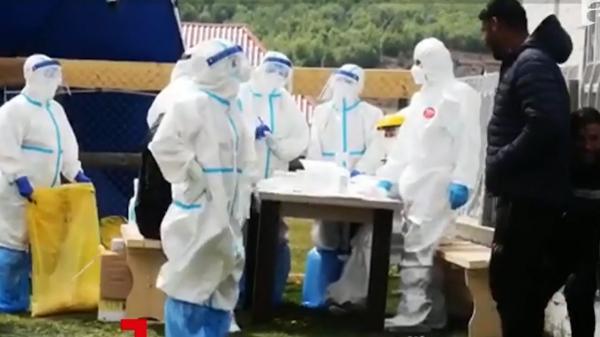 Doar un sfert din locuitorii din Vadu Crișului au fost testați pentru coronavirus, după 2 zile agitate