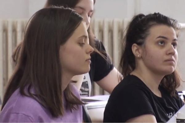 Reacții împărțite, după ce autoritățile au decis să mențină unitățile de învățământ închise până la toamnă