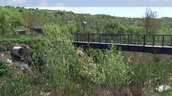 Dejecțiile și aerul poluat amenință mii de locuitori