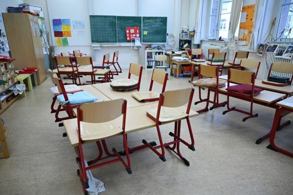 Grădiniţele şi şcolile private în prag de faliment, după anunțul că instituţiile de învăţământ rămân închise până în toamnă