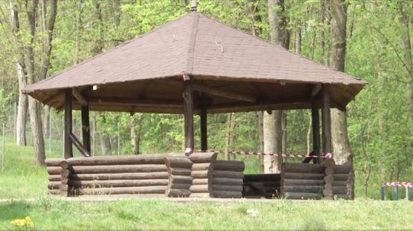 Pentru prima dată, 1 Mai se sărbătoreşte în casă. Drumurile spre mare şi munte sunt păzite de poliţişti şi jandarmi