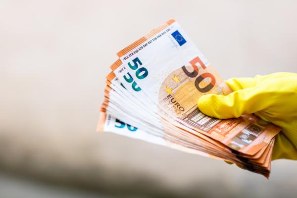 Polițist arestat pentru mită de peste 1 milion de Euro. Care a fost miza