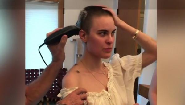 Vedetele din SUA, frizeri în timp de pandemie