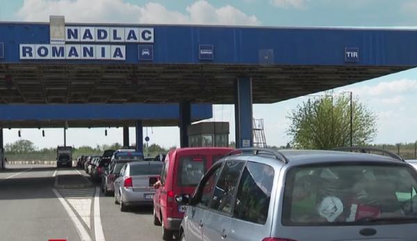 Cozi de mașini la Vama Nădlac. Românii se întorc acasă