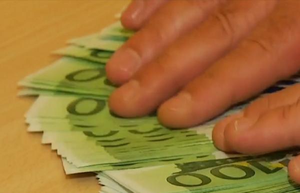 Poliția îl caută pe clientul unui magazin din Timișoara care a pierdut un plic cu 30.000 de euro