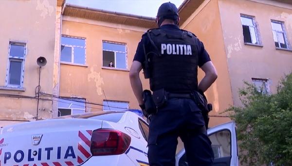 Un bărbat din Timişoara, infectat cu noul coronavirus, a vrut să evadeze pe geam din spital