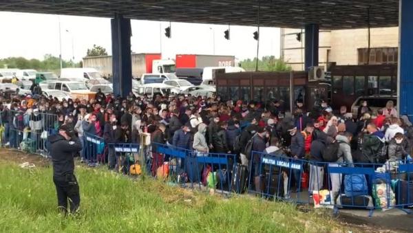 Oamenii s-au călcat în picioare în Vama Nădlac. Peste 30.000 de persoane au trecut fără control epidemiologic (Video)