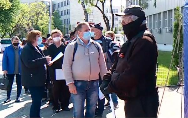 Cozi mari la policlinici și spitale, după ce s-au reluat consultațiile și internările pentru cazurile non urgente