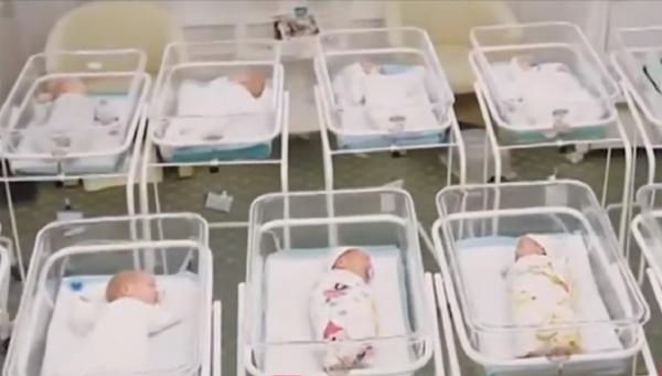 Sute de bebeluși, născuți din mame surogat, încă nu și-au cunoscut părinții din cauza pandemiei de coronavirus