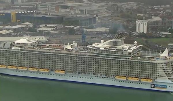 Zeci de marinari români, captivi pe nave de croazieră într-un port din Marea Britanie