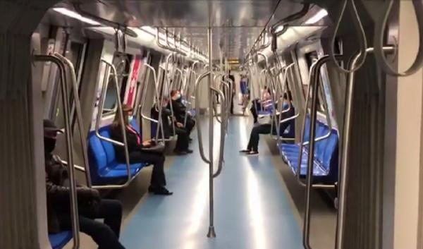 Călătorii nu respectă regulile la metrou, în ciuda avertismentelor date de autorităţi