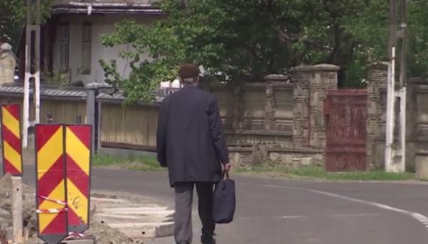 În Şcheia, localnicii trec strada doar cu declaraţia pe proprie răspundere completată