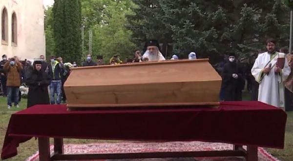 Înaltpreasfinţitul Pimen, depus la Mănăstirea Sfântul Ioan. Sute de pelerini au participat la slujba de priveghere