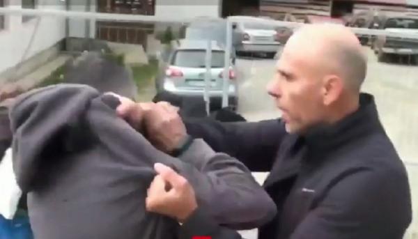 Scandal la o mănăstire, după ce doi bărbaţi au filmat slujba ţinută în interior